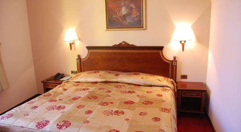 Hotel Millenium Bitola Habitación foto